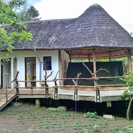 Chimpanzee Capital Safari Lodge Bigodi Extérieur photo
