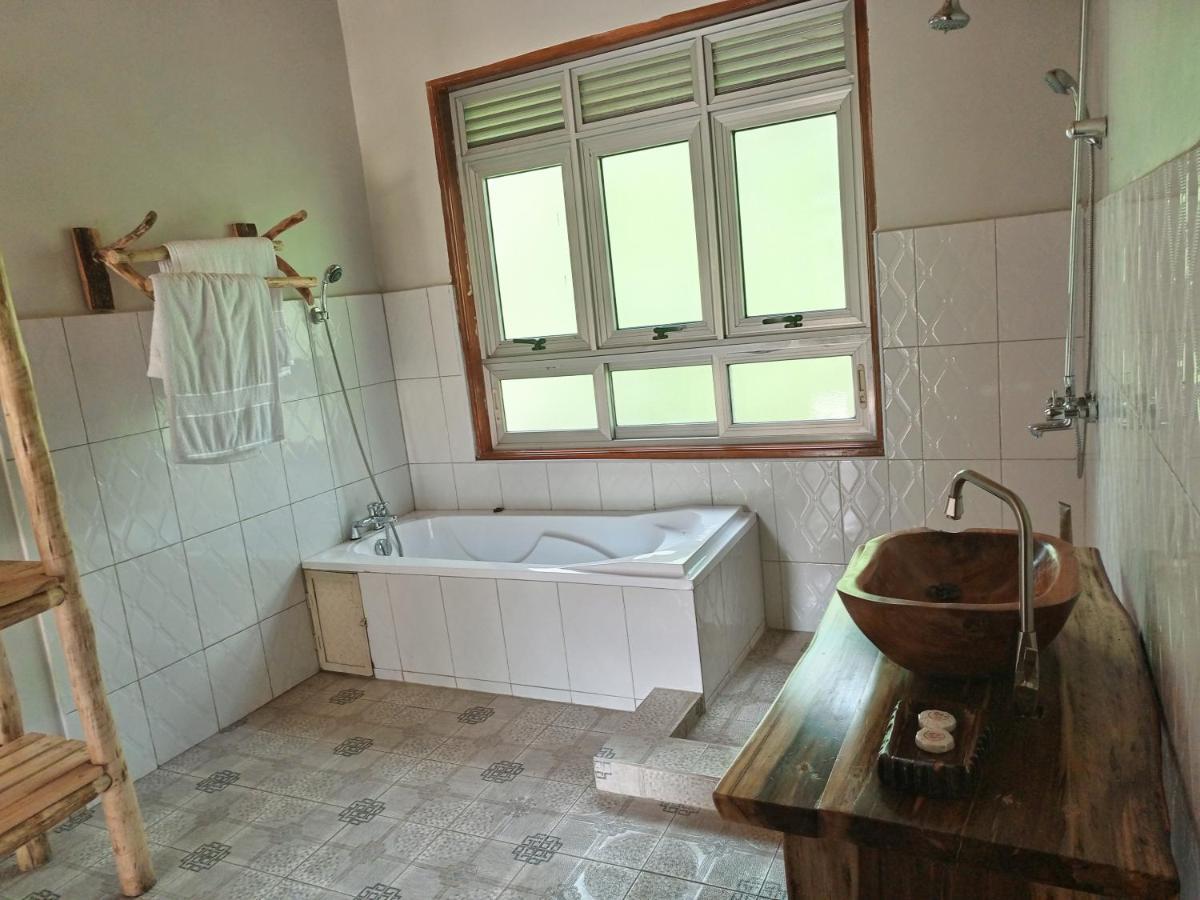 Chimpanzee Capital Safari Lodge Bigodi Extérieur photo