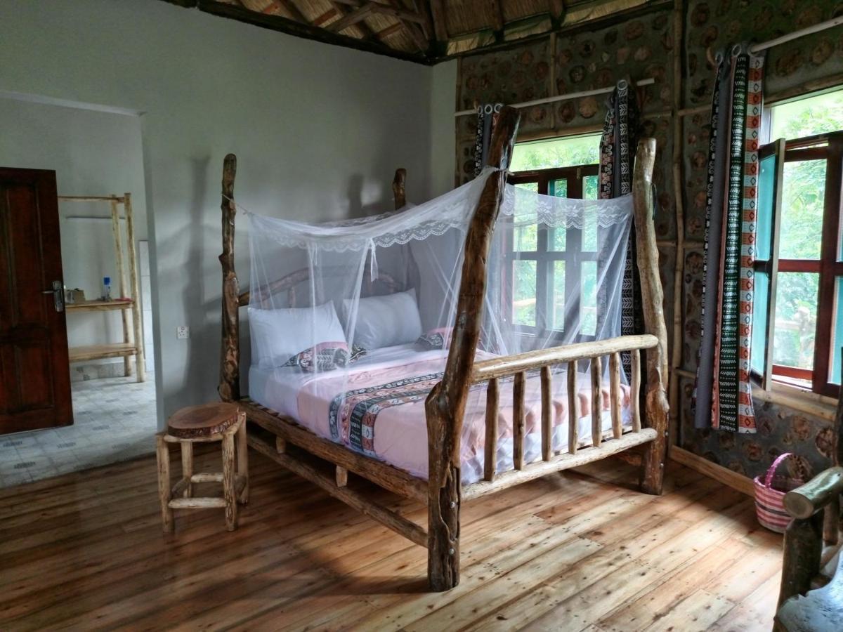 Chimpanzee Capital Safari Lodge Bigodi Extérieur photo