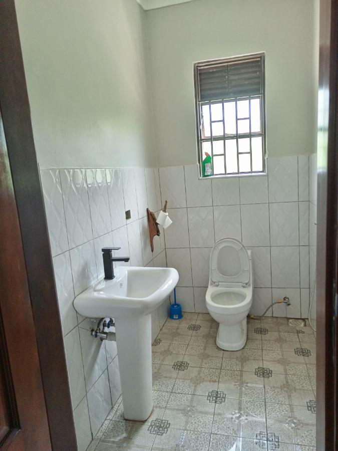 Chimpanzee Capital Safari Lodge Bigodi Extérieur photo