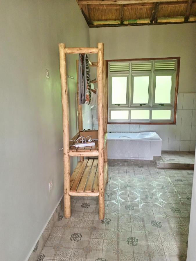 Chimpanzee Capital Safari Lodge Bigodi Extérieur photo